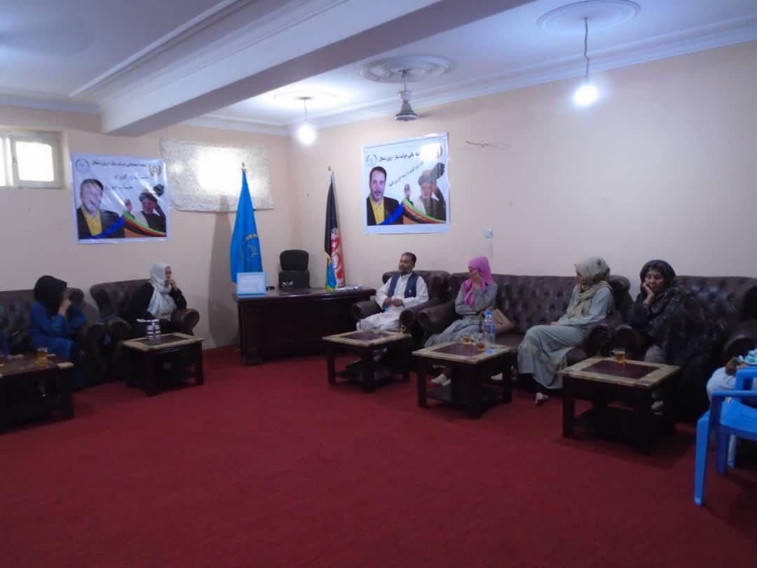 تصویر از بانوان ولایت بلخ حمایت شان را از تیم دولت ساز اعلام کردند.
