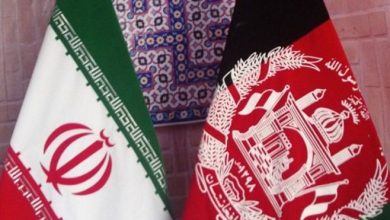 تصویر از هیأت مشترک کابل و تهران ادعای ‘انداختن مهاجران افغان به رودخانه’ را بررسی می‌کند